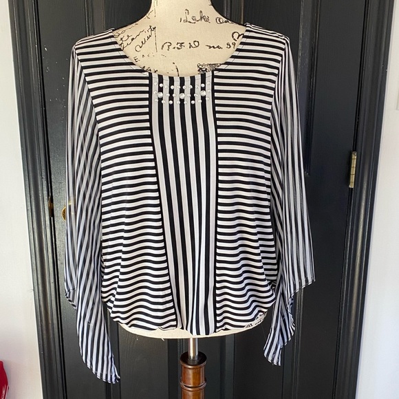 Black and White Strip Top - Size PM - Picture 2 of 7